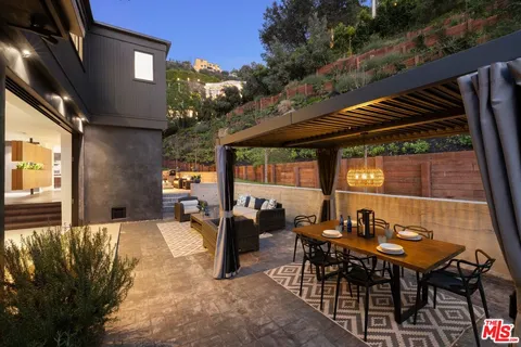 $4,695,000 | 10558 Fontenelle Way, Los Angeles, CA 90077