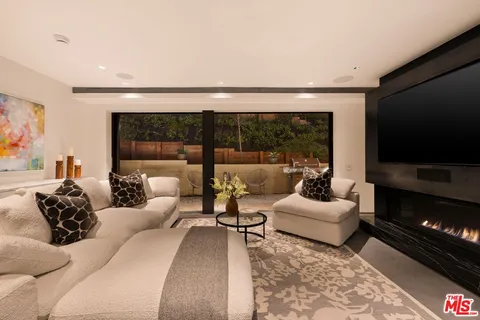 $4,695,000 | 10558 Fontenelle Way, Los Angeles, CA 90077