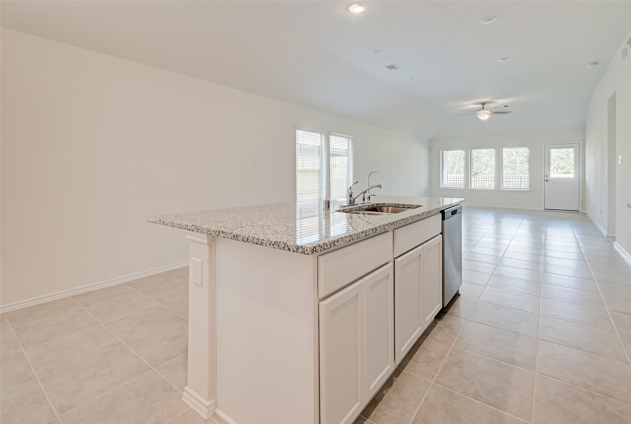3106 Rising Fir Lane Conroe, TX 77385 - Photo 9 of 32