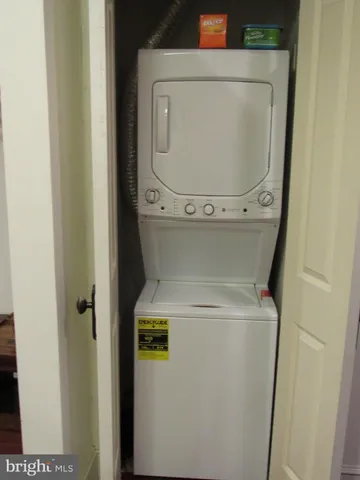 a close up view of a washer and dryer