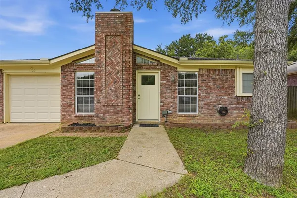 $1,995 | 1122 Hidden Creek Drive, Mansfield, TX 76063