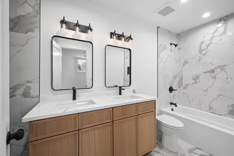 $1,249,000 | 3941 North Spaulding Avenue, Chicago, IL 60618