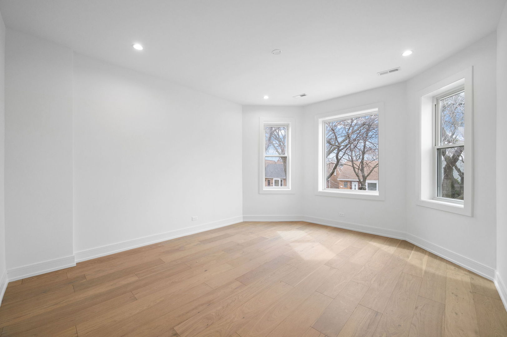 3941 North Spaulding Avenue Chicago, IL 60618 - Photo 3 of 25
