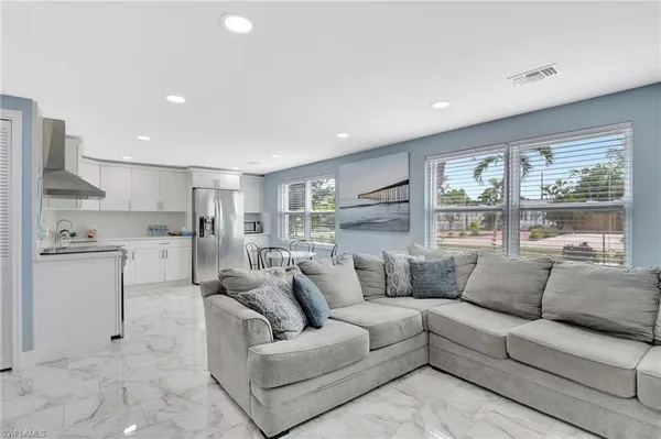 $3,000 | 1009 Ridge Street, Naples, FL 34103