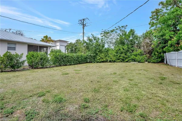 $3,000 | 1009 Ridge Street, Naples, FL 34103