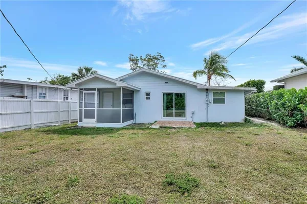 $3,000 | 1009 Ridge Street, Naples, FL 34103