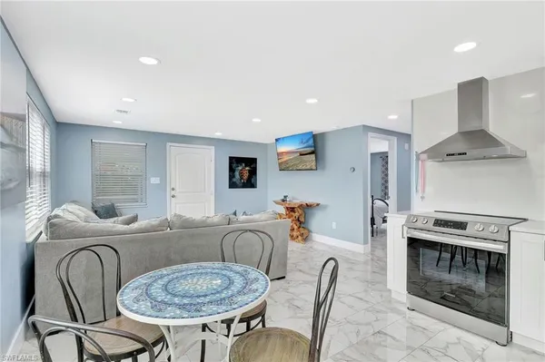 $3,000 | 1009 Ridge Street, Naples, FL 34103