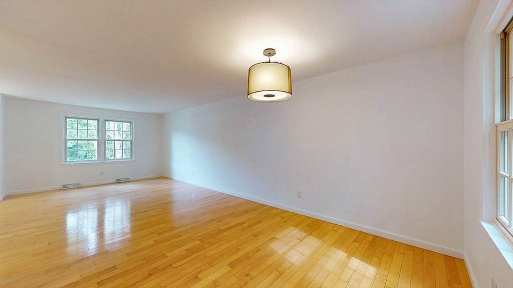 60 Wrentham Road Worcester, MA 01602 - Photo 8 of 39