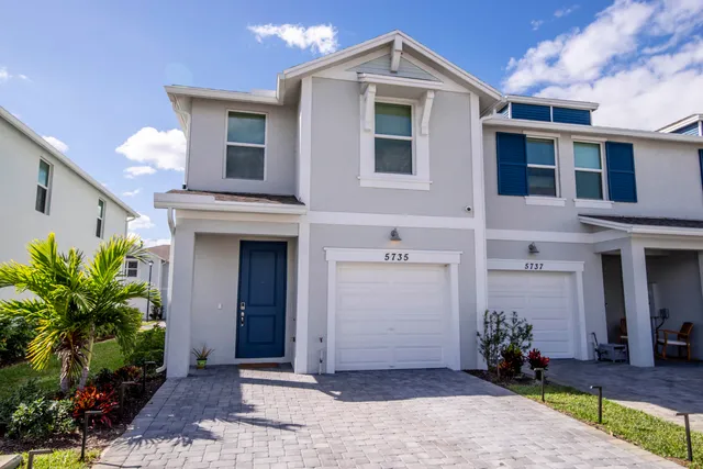 $450,000 | 5735 Southeast Edgewater Circle, Stuart, FL 34997