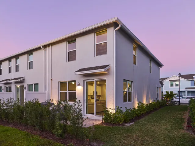 $450,000 | 5735 Southeast Edgewater Circle, Stuart, FL 34997