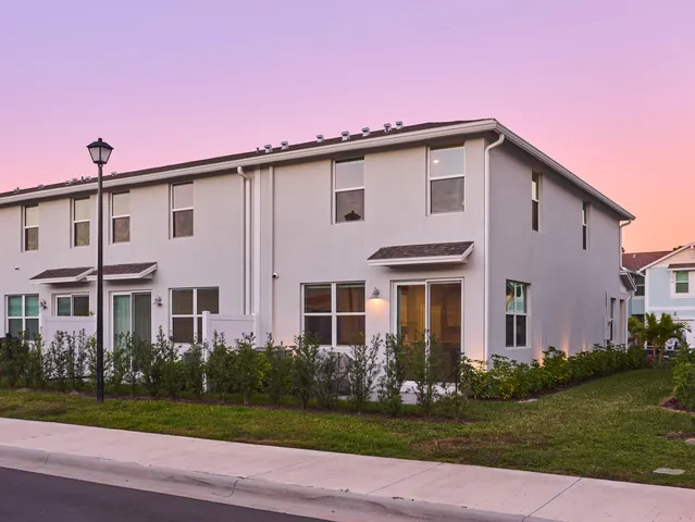 $450,000 | 5735 Southeast Edgewater Circle, Stuart, FL 34997