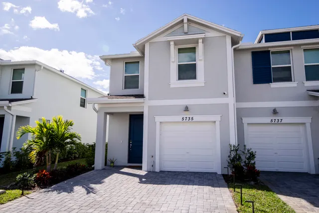 $450,000 | 5735 Southeast Edgewater Circle, Stuart, FL 34997