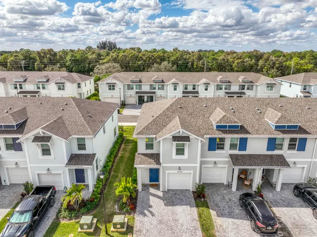 $450,000 | 5735 Southeast Edgewater Circle, Stuart, FL 34997