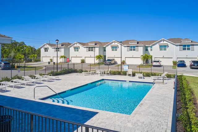 $450,000 | 5735 Southeast Edgewater Circle, Stuart, FL 34997