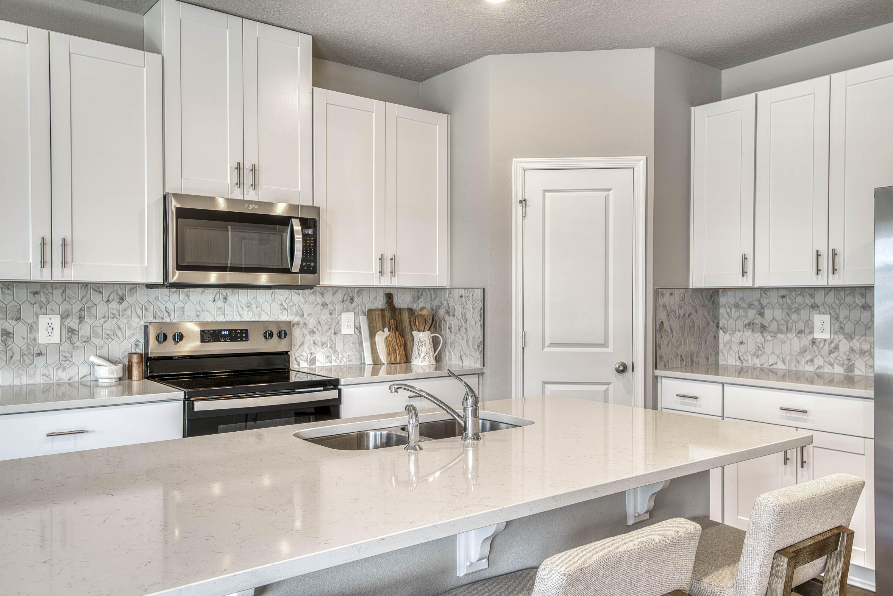 5735 Southeast Edgewater Circle Stuart, FL 34997 - Photo 5 of 40 _IMG1534_HDR