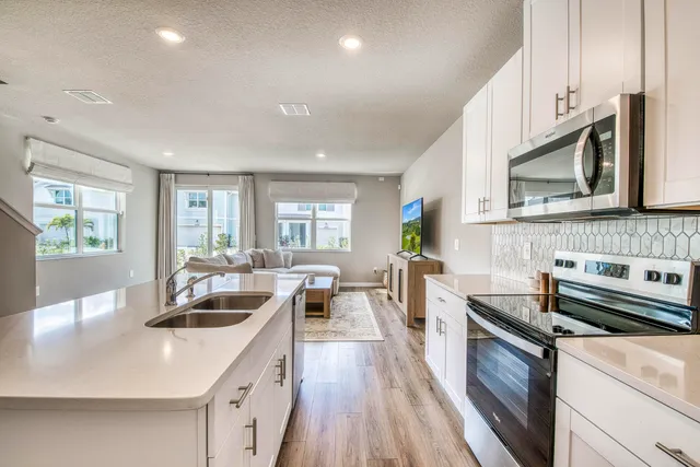 $450,000 | 5735 Southeast Edgewater Circle, Stuart, FL 34997