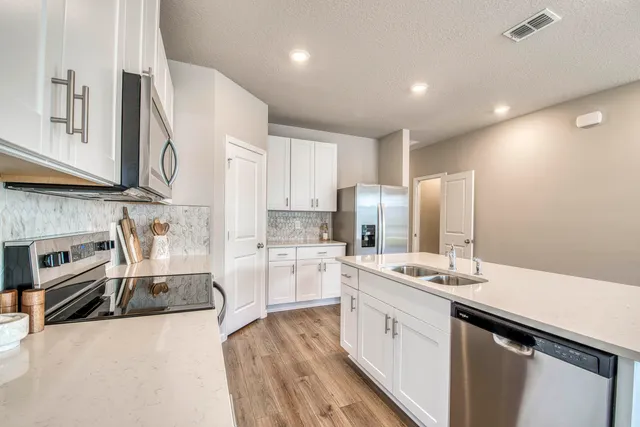 $450,000 | 5735 Southeast Edgewater Circle, Stuart, FL 34997