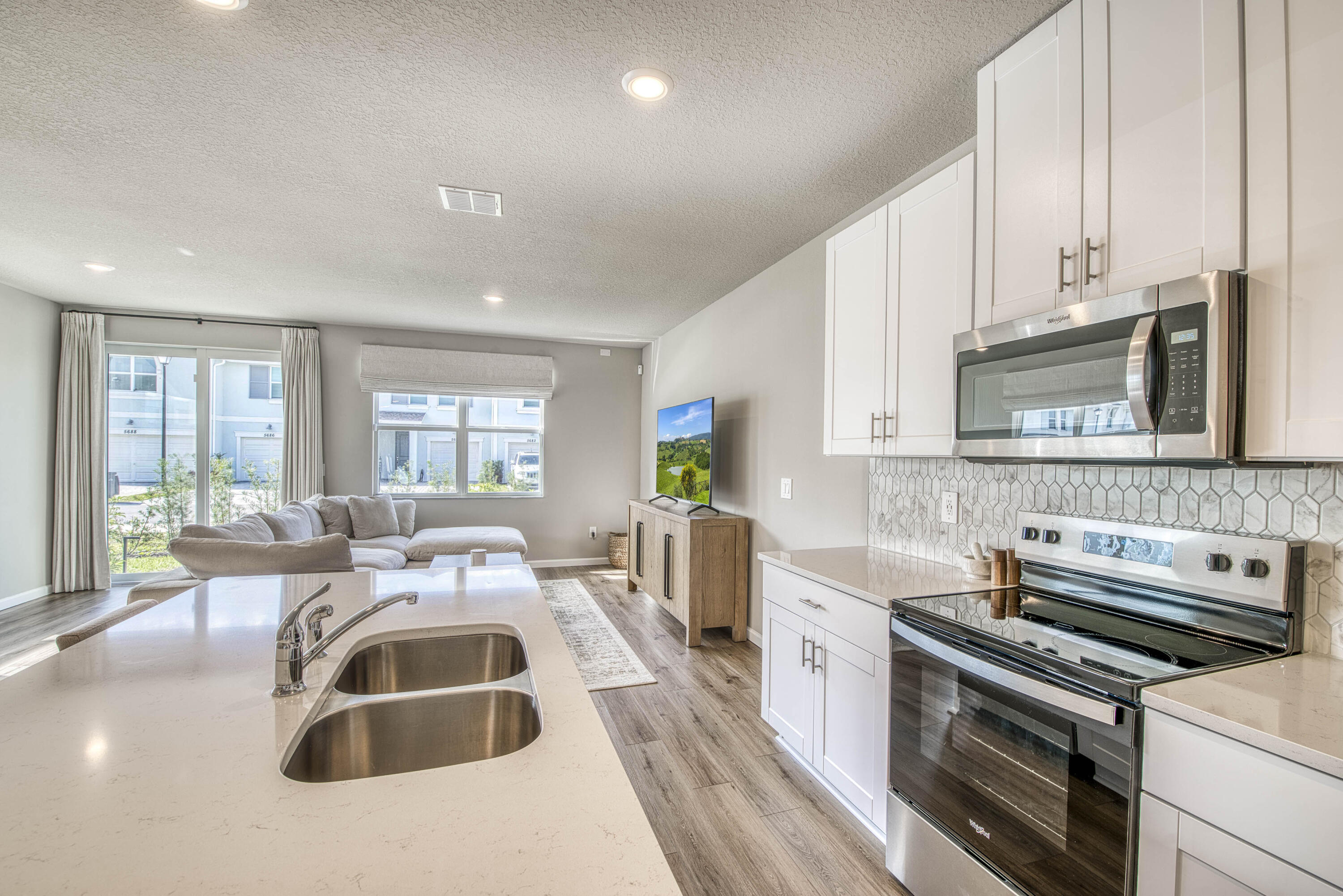 5735 Southeast Edgewater Circle Stuart, FL 34997 - Photo 8 of 40 _IMG1549_HDR