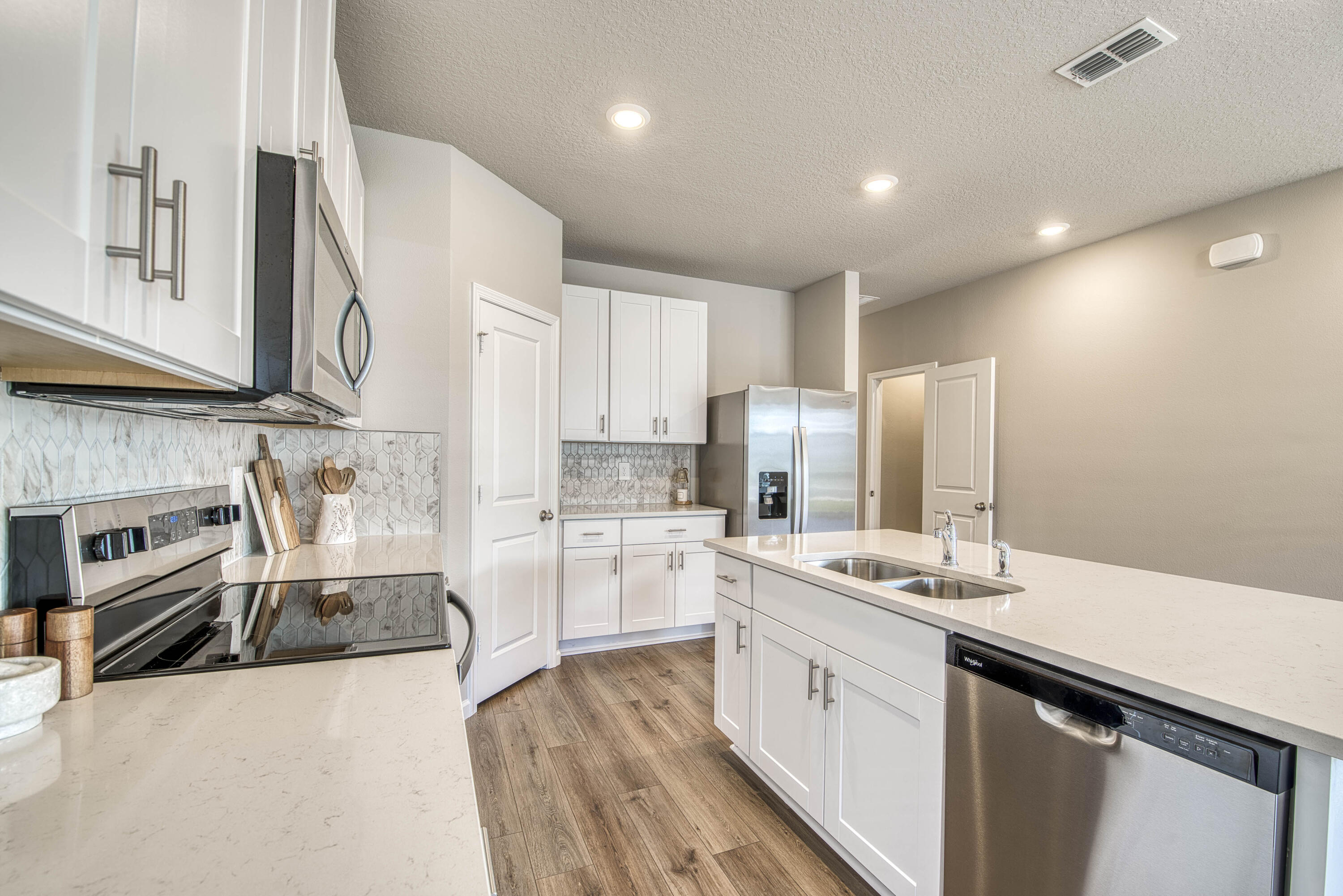 5735 Southeast Edgewater Circle Stuart, FL 34997 - Photo 9 of 40 _IMG1529_HDR