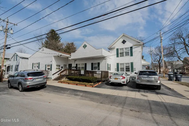 $1,200 | 178 Elm Street, Saratoga Springs, NY 12866