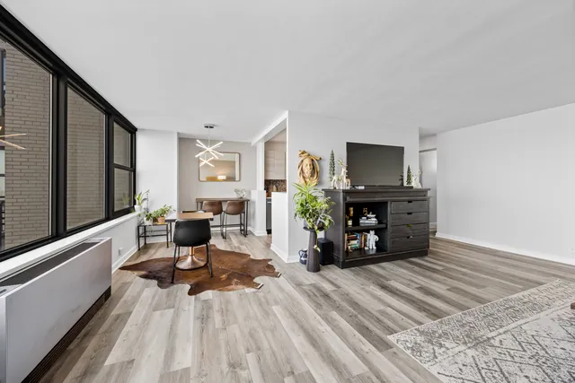 $325,000 | 3430 North Lake Shore Drive, Unit 15L, Chicago, IL 60657