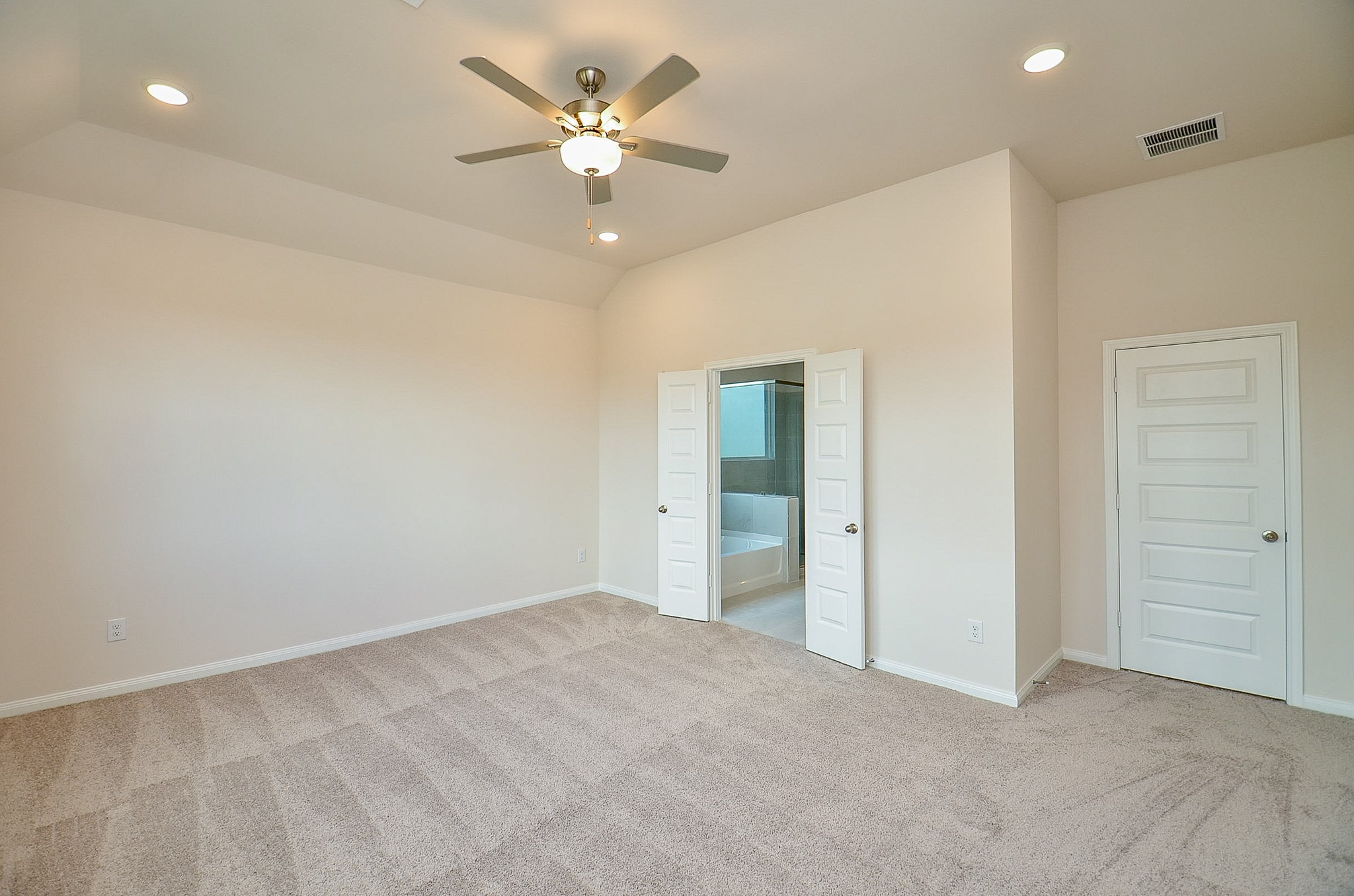 20637 Dynamic Court Humble, TX 77338 - Photo 15 of 32 an empty room with a ceiling fan and a bathroom