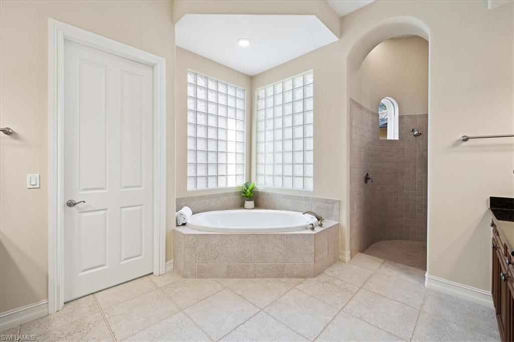 9094 Sahalee Court Naples, FL 34113 - Photo 31 of 50