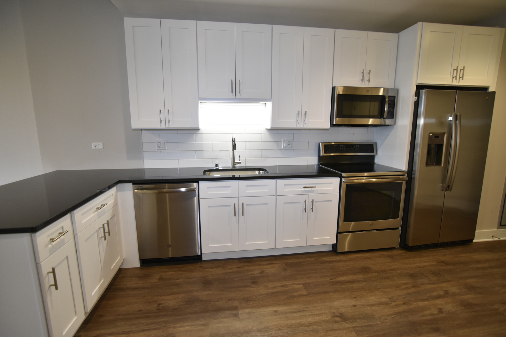 3833 North Broadway, Unit 620 Chicago, IL 60613 - Photo 4 of 16