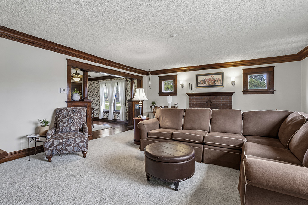 302 East Division Street Lemont, IL 60439 - Photo 12 of 26 a living room with furniture