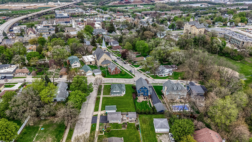 302 East Division Street Lemont, IL 60439 - Photo 25 of 26 an aerial view of multiple house