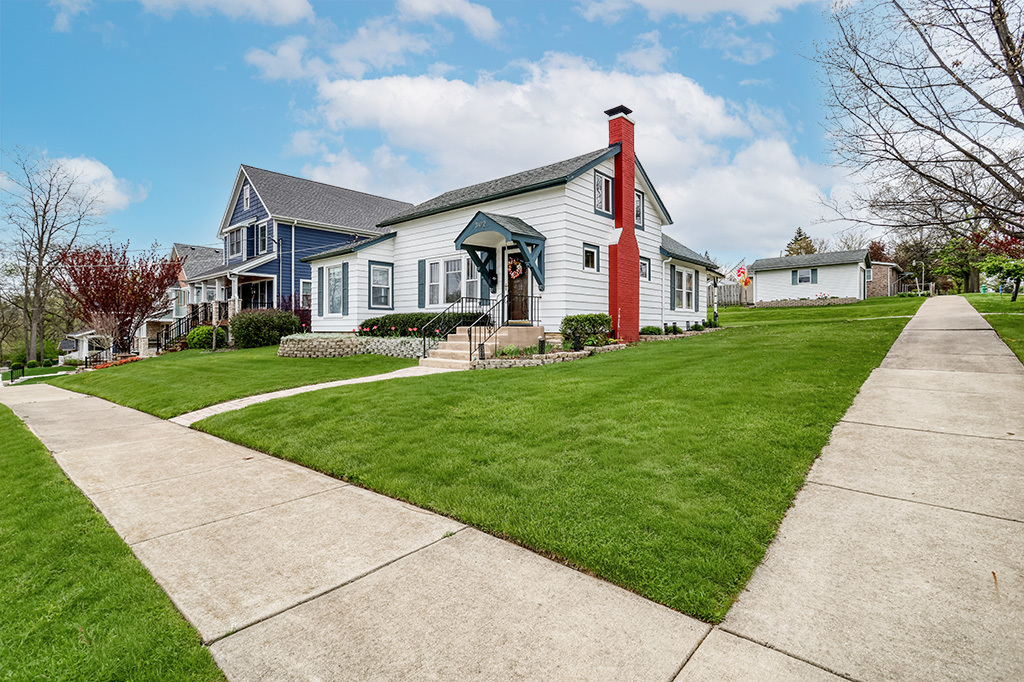 302 East Division Street Lemont, IL 60439 - Photo 4 of 26 a front view of a house with a yard