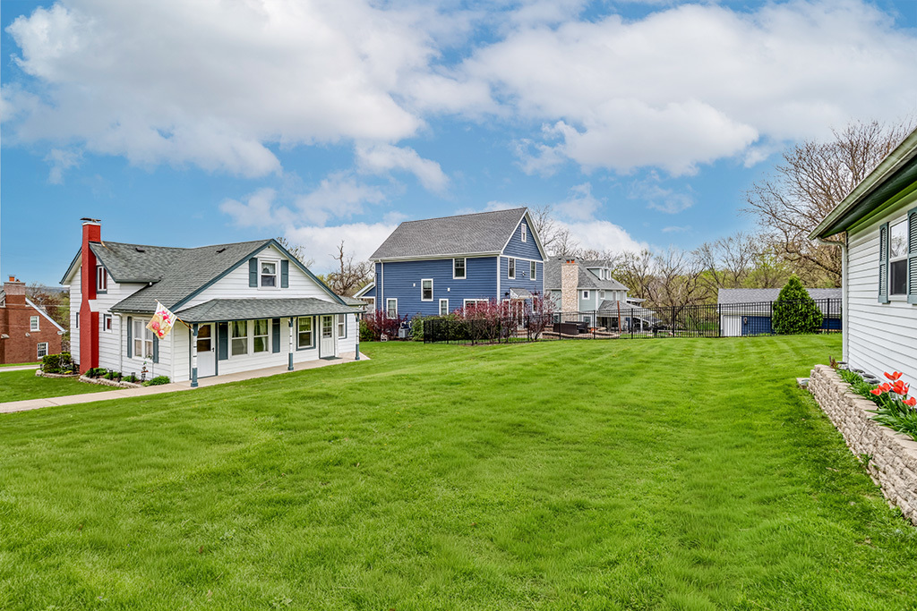 302 East Division Street Lemont, IL 60439 - Photo 7 of 26 a front view of a house with a garden