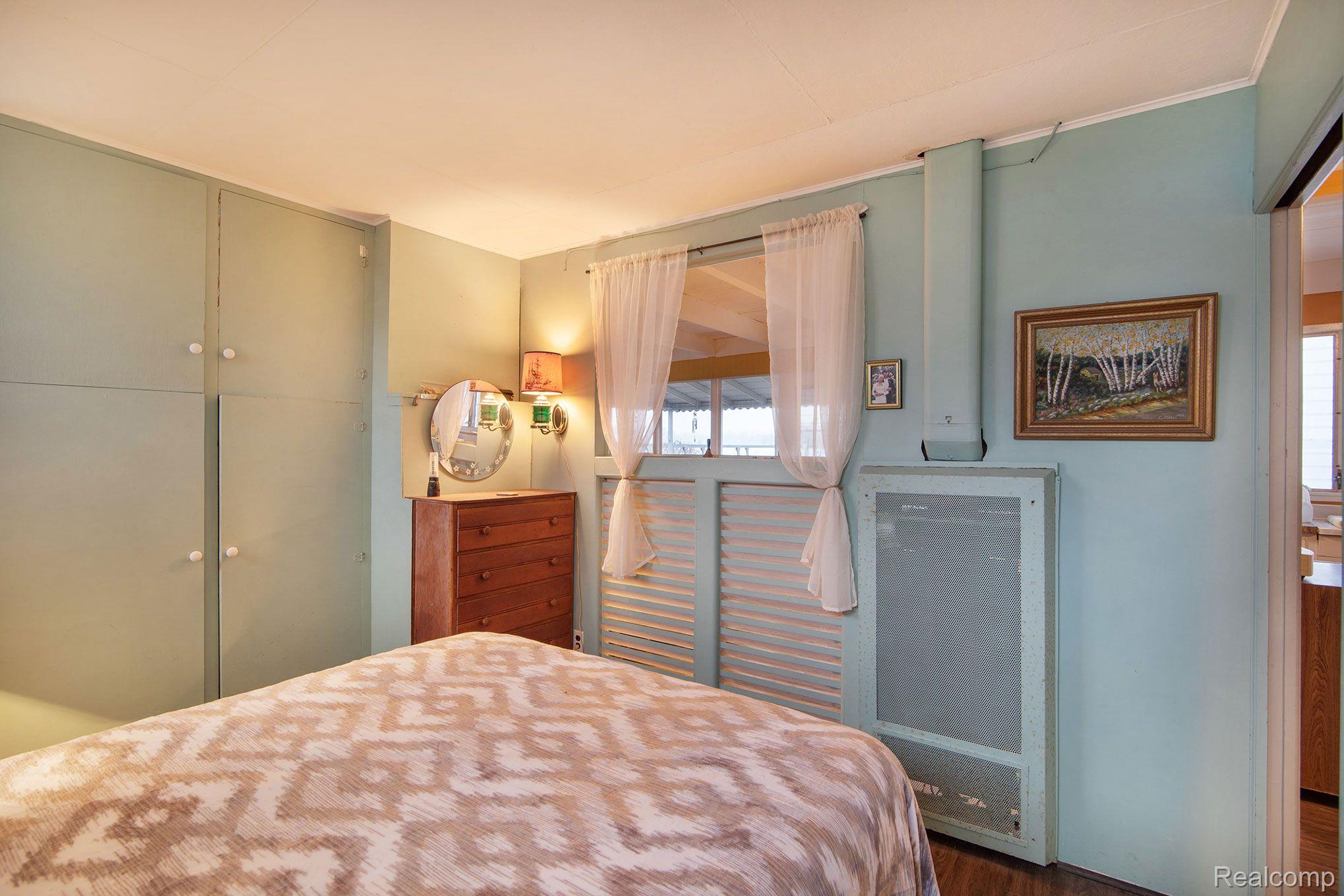 13190 Log Cabin Point Fenton, MI 48430 - Photo 16 of 29 Gallery Image 16