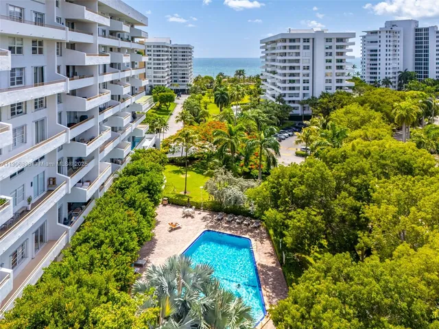 a view of a multi story building