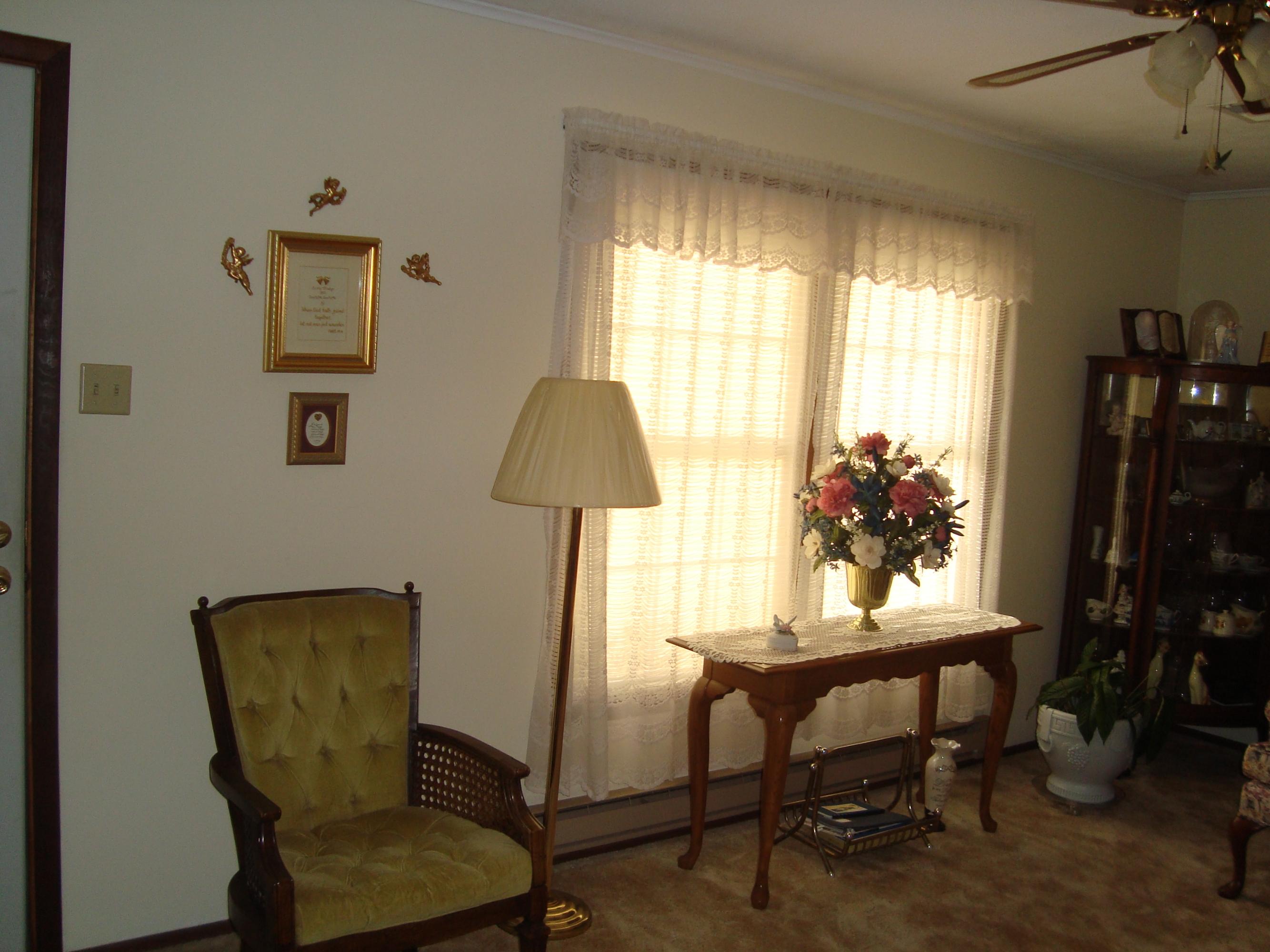 3288 Read Mountain Road Roanoke, VA 24019 - Photo 2 of 14 Living Room