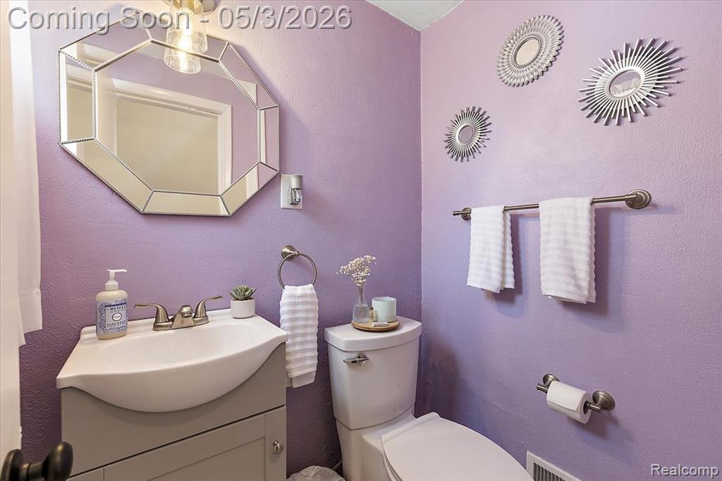 18241 Airport Road Fraser, MI 48026 - Photo 27 of 43