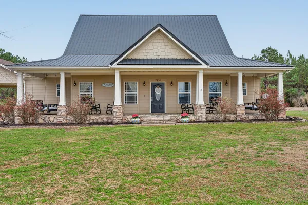 a front view of house with yard
