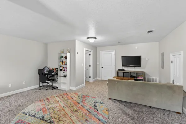 $699,999 | 7935 Peacock Road, Baker, FL 32531