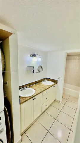 $2,500 | 6070 West 19th Avenue, Unit 307, Hialeah, FL 33012