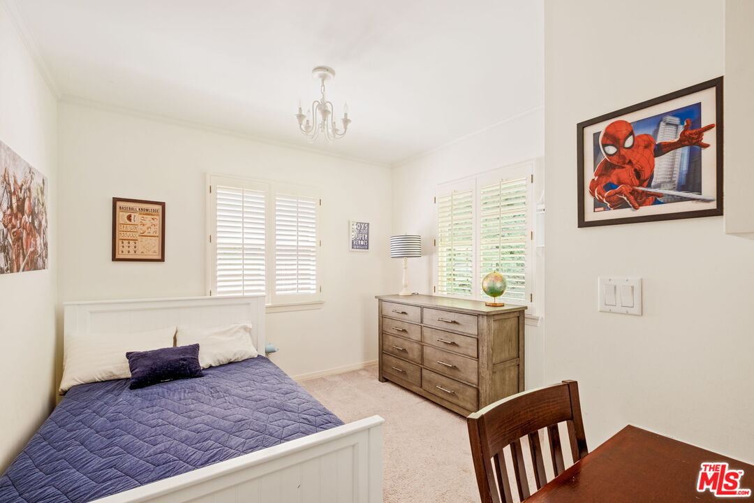 1265 Inverness Drive Pasadena, CA 91103 - Photo 37 of 56 a living room with furniture