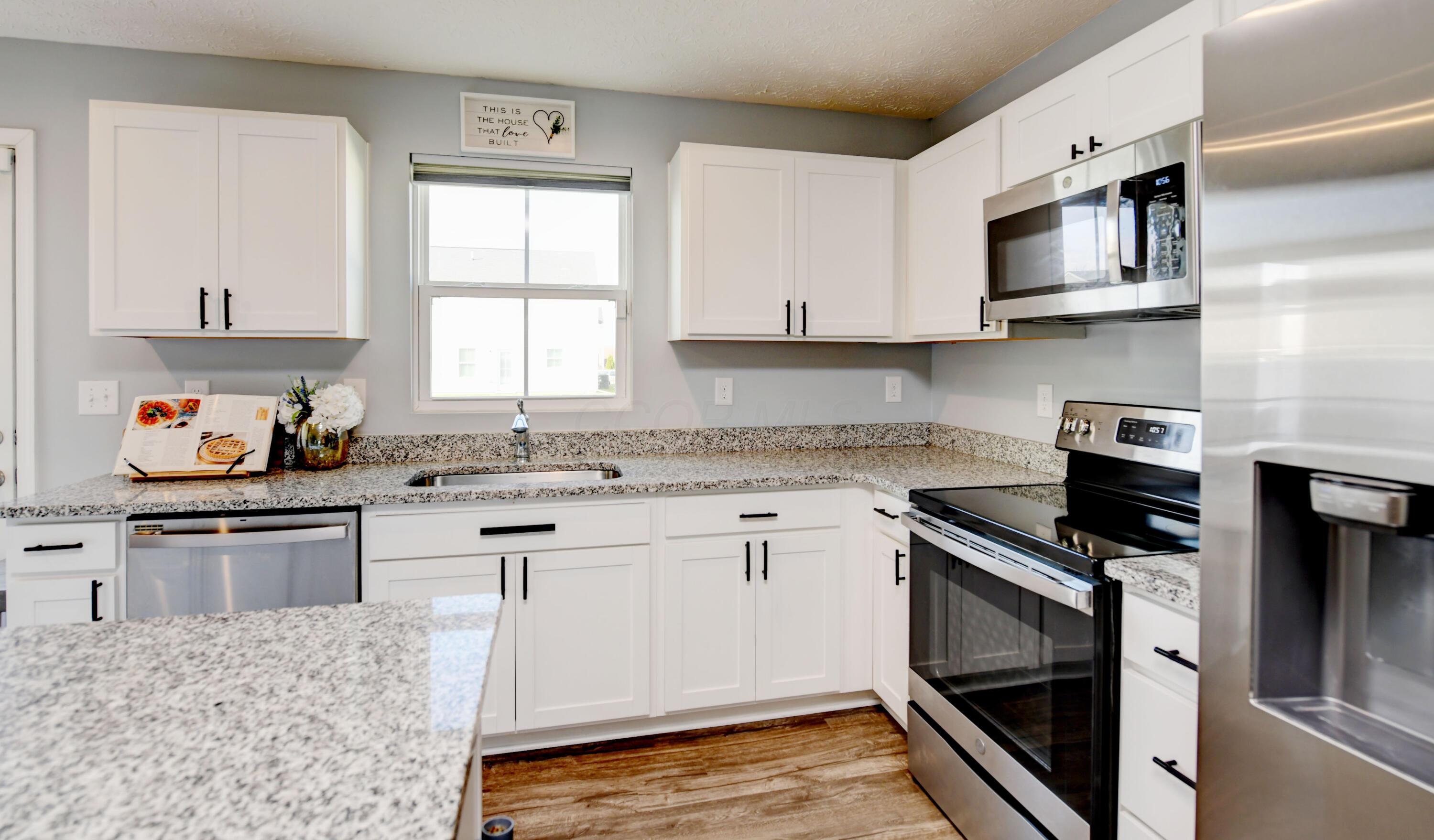 4297 Salt Spring Lane Columbus, OH 43207 - Photo 10 of 34 Kitchen (3)