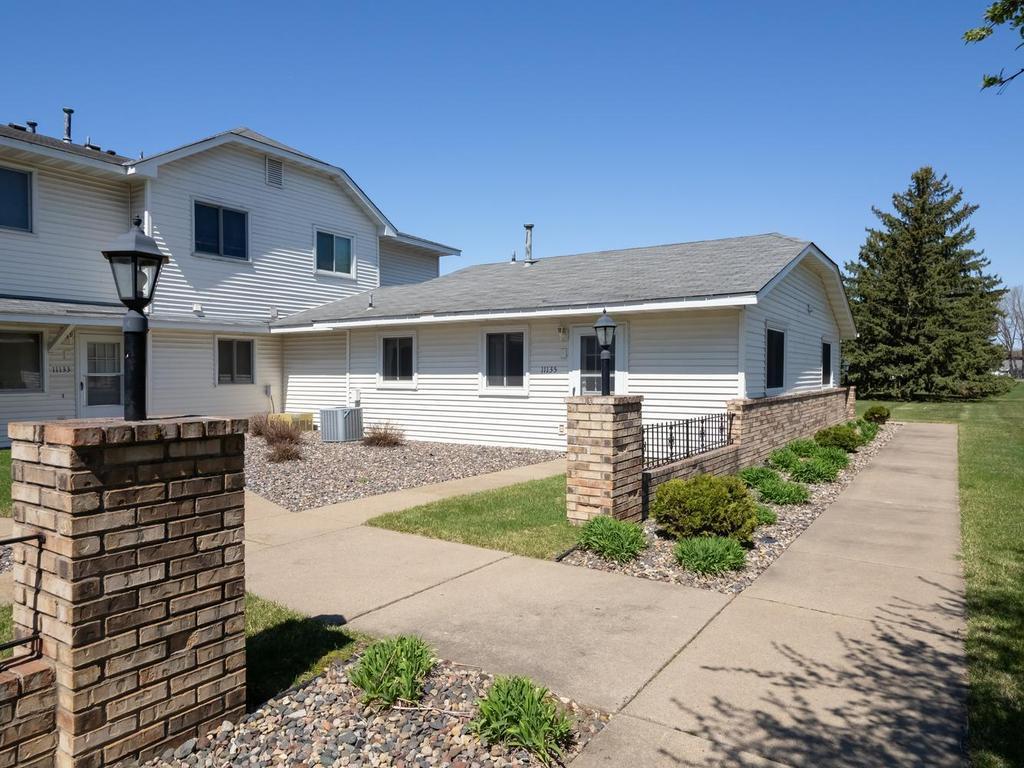 11135 Drake Street Northwest Coon Rapids, MN 55433 - Photo 2 of 17