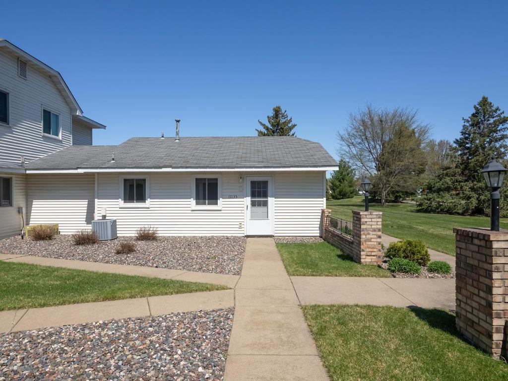 11135 Drake Street Northwest Coon Rapids, MN 55433 - Photo 3 of 17