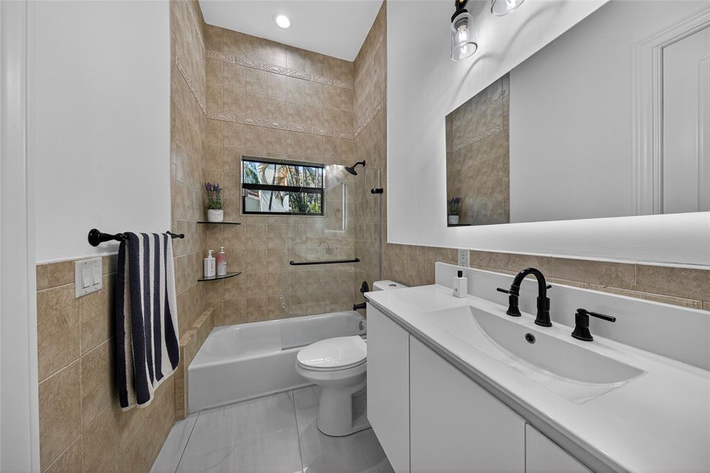 2211 Northeast 43rd Street Lighthouse Point, FL 33064 - Photo 22 of 44