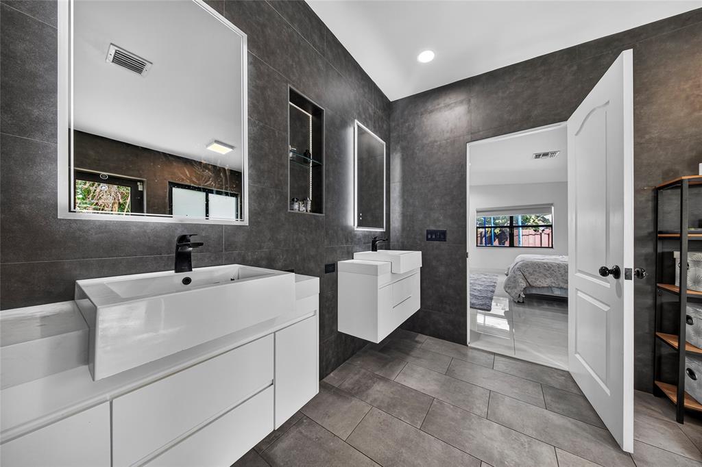 2211 Northeast 43rd Street Lighthouse Point, FL 33064 - Photo 9 of 44