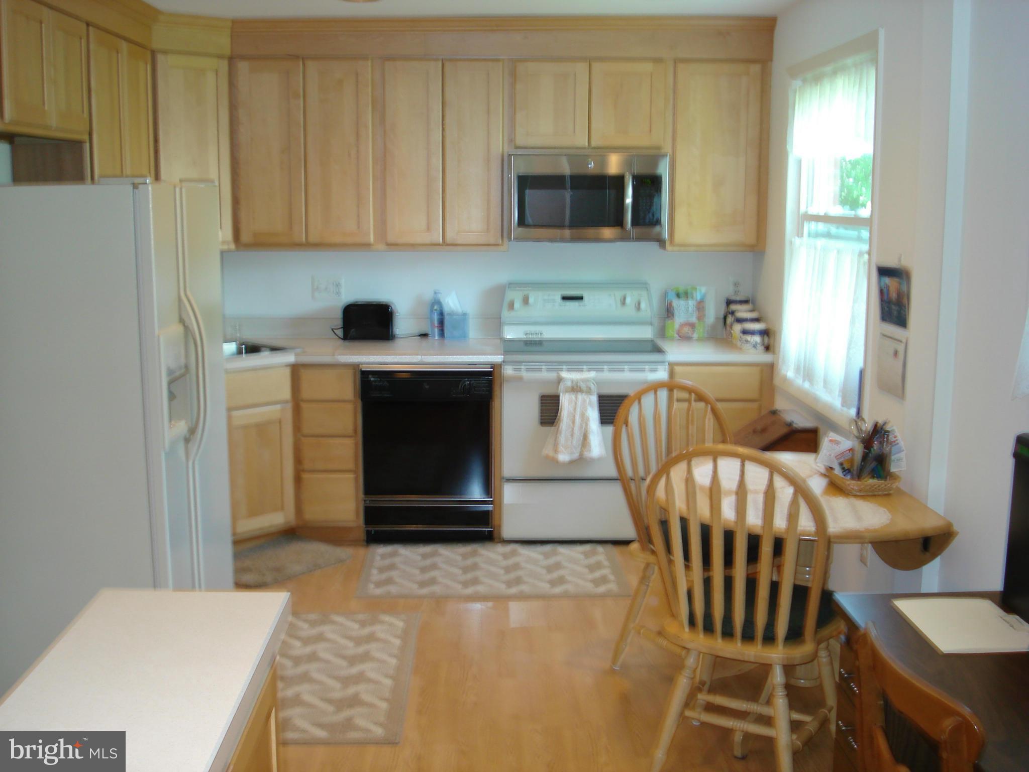 58 Timber Rock Road Gaithersburg, MD 20878 - Photo 2 of 22 Wonderful Sunny Large Kitchen