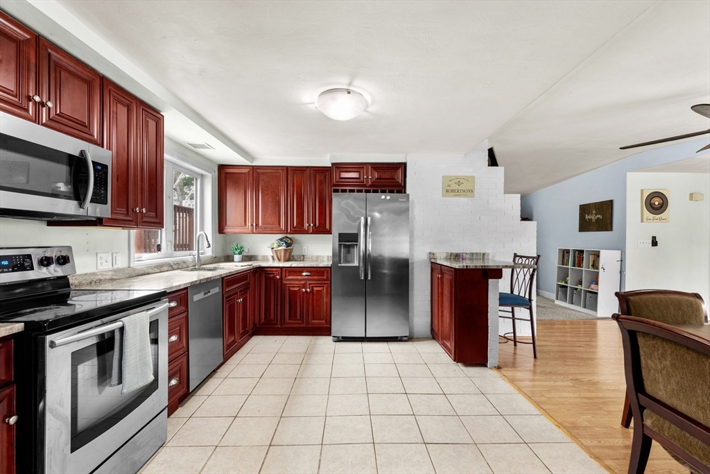 17 Ralph Road Raynham, MA 02767 - Photo 10 of 33