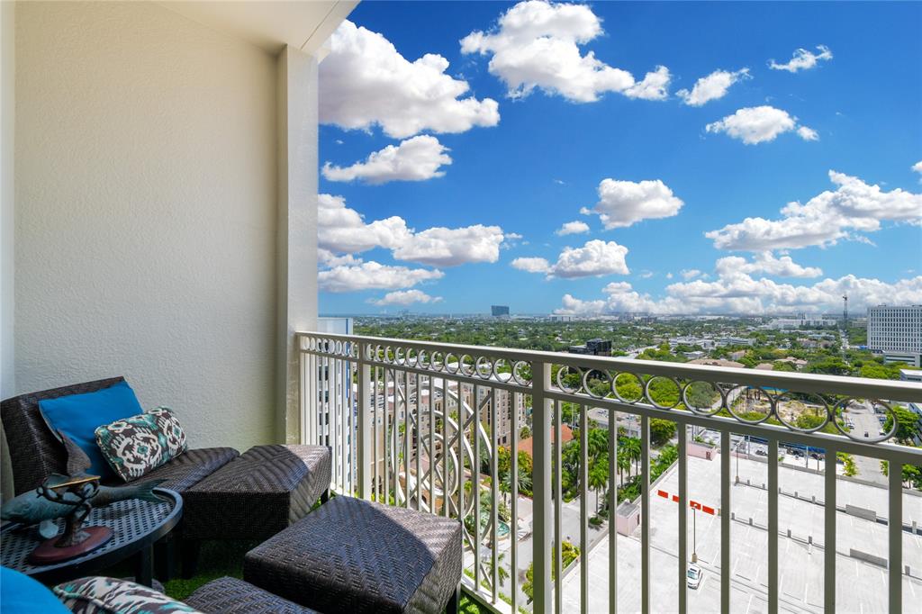 511 Southeast 5th Avenue, Unit 1906 Fort Lauderdale, FL 33301 - Photo 18 of 64 a view of a balcony with couches