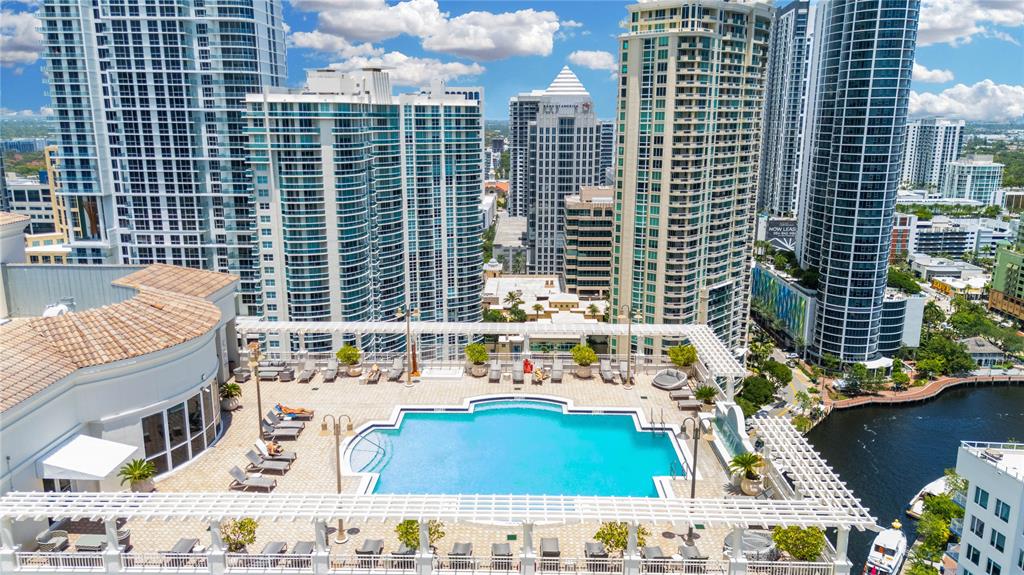 511 Southeast 5th Avenue, Unit 1906 Fort Lauderdale, FL 33301 - Photo 25 of 64 Pool area