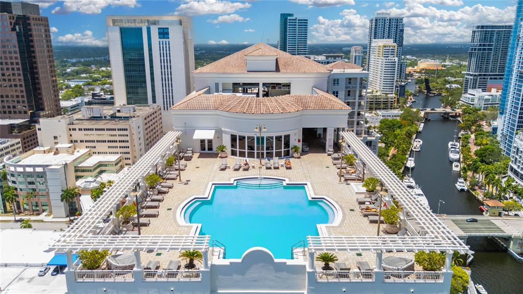 511 Southeast 5th Avenue, Unit 1906 Fort Lauderdale, FL 33301 - Photo 26 of 64 Pool area